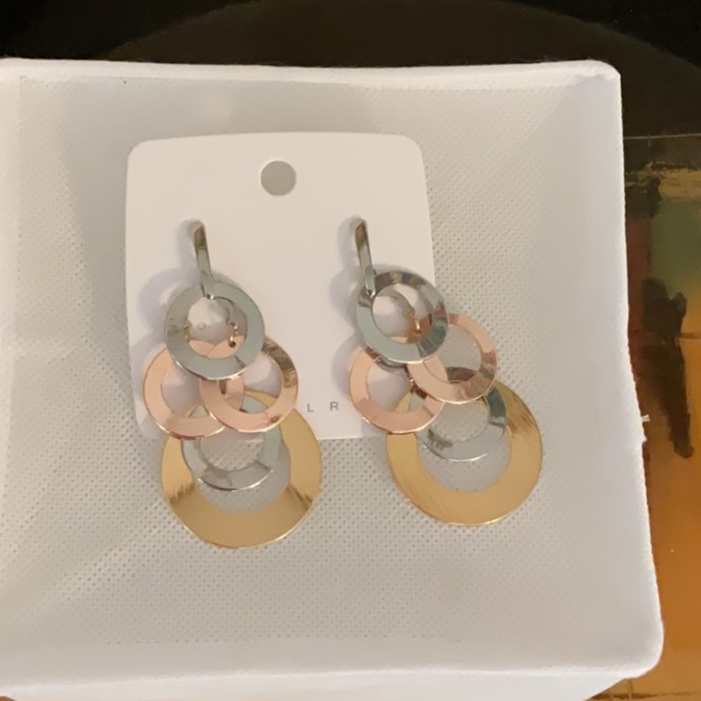 Tri-Tone Interlocking Circle Dangle Earrings, NWOT